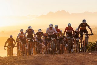 Lukas Baum führt das Feld mit einem Top-Speed an. Das Tempo war zu Beginn wieder einmal extrem hoch. Lukas Baum führt das Feld mit einem Top-Speed an. Das Tempo war zu Beginn wieder einmal extrem hoch.