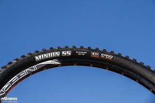 Ganz neu ist der Maxxis Minion SS, der die dicken Schulterstollen des Minion DHR II trägt Ganz neu ist der Maxxis Minion SS, der die dicken Schulterstollen des Minion DHR II trägt
