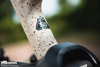 Während wir vorheriges Jahr ein Specialized Enduro in Größe S4 getestet haben, stand jetzt die etwas kleinere Variante S3 auf dem Programm. Während wir vorheriges Jahr ein Specialized Enduro in Größe S4 getestet haben, stand jetzt die etwas kleinere Variante S3 auf dem Programm.