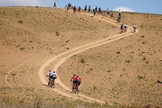Die Prologstrecke führte sowohl auf einigen weniger technisch anspruchsvollen Passagen, als auch auf ersten Singletrails. Die Prologstrecke führte sowohl auf einigen weniger technisch anspruchsvollen Passagen, als auch auf ersten Singletrails.