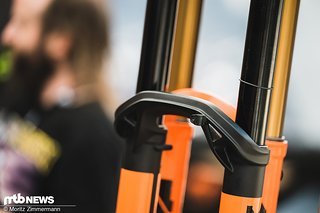 Auffälligstes Merkmal der neuen Gabel ist die Brücke