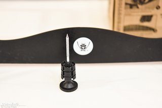 Durch Drehen der Endkappe lässt sich der Lenkerstopfen für verschiedene Lenkerinnendurchmesser aufweiten