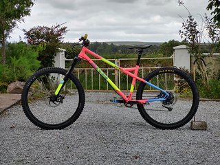 Absolutes Highlight an diesem Stahl-Hardtail mit extremer Geometrie? Absolutes Highlight an diesem Stahl-Hardtail mit extremer Geometrie?