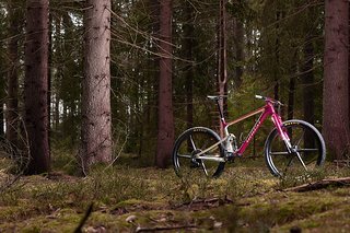 120 mm am Heck und ein ähnliches Fahrverhalten wie das Lector-Hardtail 120 mm am Heck und ein ähnliches Fahrverhalten wie das Lector-Hardtail
