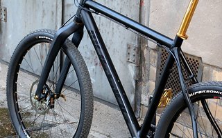 Bis auf die Aufkleber ist das Rad fertig gestaltet Bis auf die Aufkleber ist das Rad fertig gestaltet