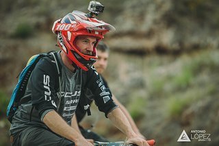 Der deutsche Enduro Champ 2015 stellt sich auf die spanischen Verhältnisse ein.