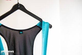 Die Träger rutschen nicht und halten die Hose, ohne zu drücken, sicher an Ort und Stelle.