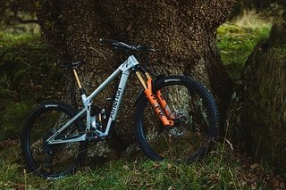 Das neue Atherton S.150 verfügt über 150 mm Federweg und rollt auf Mullet-Laufrädern Das neue Atherton S.150 verfügt über 150 mm Federweg und rollt auf Mullet-Laufrädern