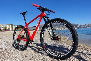Beide Teams werden mit RockShox-Fahrwerk und Eagle-Antrieb ausgestattet