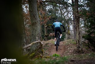 Der Griff zum Lockout ist in ansteigendem Gelände durchaus notwendig beim Cannondale Scalpel.
