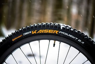 Der Kaiser Projekt am Hinterrad und der Baron Projekt am Vorderrad