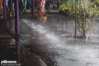 Start zur Citytour - der beginnt natürlich mit Regen