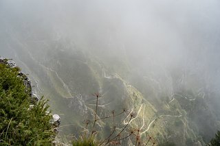 … geht es vom Sentiero 153, dem bekannten Zickzack-Trail …