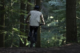 Ab geht’s mit der neuen Trail Jersey-Kollektion von Monserat.