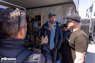 … oder eine Cap und Jacke anhaben wie der stets gut vorbereitete Arne. … oder eine Cap und Jacke anhaben wie der stets gut vorbereitete Arne.