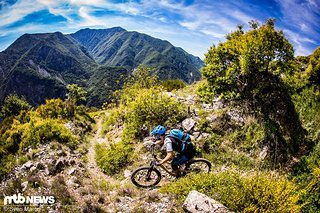 Teilweise zieht sich der Trail sanft am Hang entlang