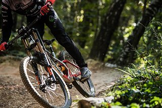 Bei den italienischen Meisterschaften im Downhill hat einer der Gründer das System am Rad gehabt und konnte damit die Amateur-Klasse gewinnen.