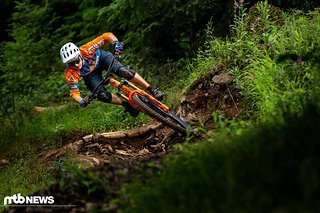 Auf anspruchsvollen Trails, bei denen es richtig zur Sache geht, läuft das Racebike zur Höchstform auf. Auf anspruchsvollen Trails, bei denen es richtig zur Sache geht, läuft das Racebike zur Höchstform auf.