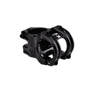 Für 119,95 € klemmt der Sixpack DJ Vorbau deinen 31,8mm Lenker exakt 31 mm vor den Mittelpunkt des Gabelschafts.