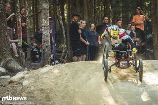 Quad-Fahrer Stacy Kohut war wie immer schnell unterwegs und treibt hier, gerade gelandet, schon wieder sein Gefährt an Quad-Fahrer Stacy Kohut war wie immer schnell unterwegs und treibt hier, gerade gelandet, schon wieder sein Gefährt an