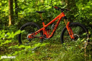 In der Enduro World Series war es bereits unterwegs, nun erblickt es ganz offiziell das Licht der Enduro-Welt In der Enduro World Series war es bereits unterwegs, nun erblickt es ganz offiziell das Licht der Enduro-Welt
