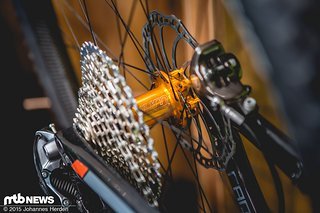 Tune-Naben und eine leichte Magura MT8 am Heck
