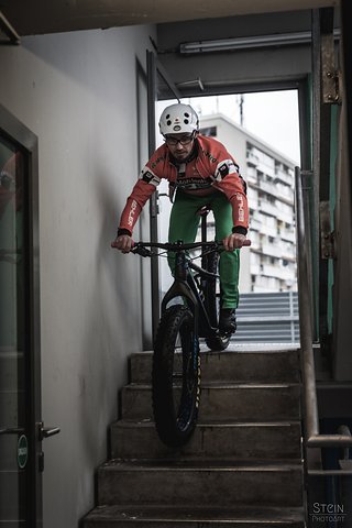 Wie eng es bei einem Treppenhausshoot zu geht, liegt immer im Auge des Betrachters. Wie eng es bei einem Treppenhausshoot zu geht, liegt immer im Auge des Betrachters.