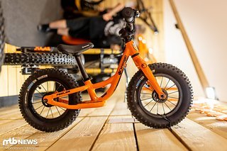 Für alle Kids, die schon mit dem legendären Bikes aus UK starten wollen, gibt es das Orange Peeler. Für alle Kids, die schon mit dem legendären Bikes aus UK starten wollen, gibt es das Orange Peeler.