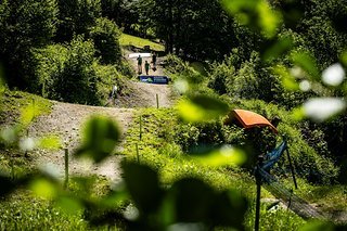 Die schnelle und sprunglastige Sektion, die in den Zielbereich führt, ist wie der Rest der Strecke eigentlich unverändert geblieben, aber hat sehr viel Liebe und Pflege bekommen.
