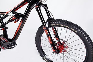 Schwarz rot sollte das Bike werden Schwarz rot sollte das Bike werden