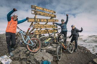 Auf dem Kilimanjaro mit Danny MacAskill und Hans Rey Auf dem Kilimanjaro mit Danny MacAskill und Hans Rey