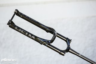 Die Cane Creek Helm-Federgabel ist für Trail- bis Enduro-Bikes geeignet und kommt nun mit einigen Anpassungen als MK2-Version auf den Markt Die Cane Creek Helm-Federgabel ist für Trail- bis Enduro-Bikes geeignet und kommt nun mit einigen Anpassungen als MK2-Version auf den Markt