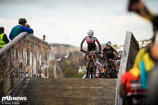 Das Damenfeld blieb zunächst einmal eng beisammen
