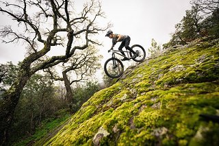 Role-Model: Ava Chaumet-Lagrange zeigt, was mit dem kleinen Hardtail so geht.