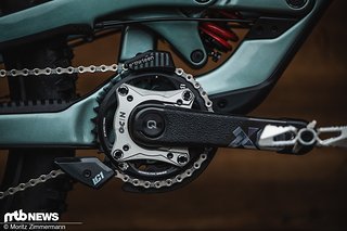 Je nach Strecke kann das Team am YT Tues eine Umlenkrolle für die Kette verbauen