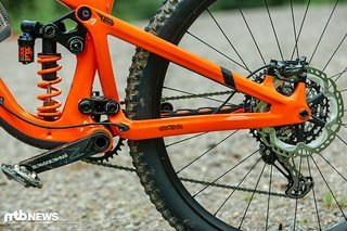 Die Geometrie fällt deutlich progressiver aus als beim Vorgänger, sodass das neue Pivot Firebird vor allem für Enduro-Rennfahrer interessant sein dürfte Die Geometrie fällt deutlich progressiver aus als beim Vorgänger, sodass das neue Pivot Firebird vor allem für Enduro-Rennfahrer interessant sein dürfte