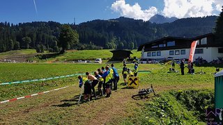 Anfeuern der Jugend der Radunion St. Johann an der Strecke während des Seeding Runs Anfeuern der Jugend der Radunion St. Johann an der Strecke während des Seeding Runs