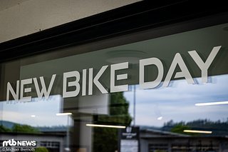 Dieser Fokus auf Kundenkontakt und Service-Dienstleistung soll das Kauferlebnis nochmals abrunden und gleichzeitig eine gesunde Bindung zum Kunden schaffen.