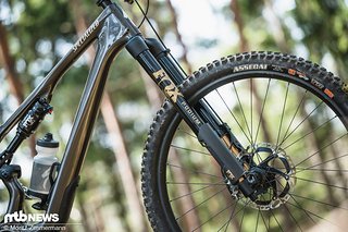 Mit der Fox Podium stellt der Fahrwerks-Riese erstmals eine Upside-Down-Enduro-Federgabel vor
