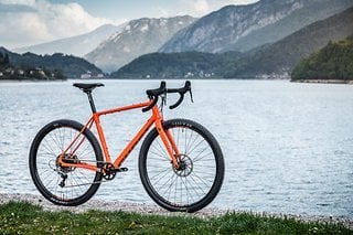 Das Ghost Fire Road Rage 6.9 LC positioniert Ghost als Gravelbike-Interpretation eines Mountainbike-Herstellers