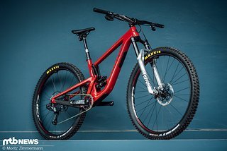 Das Juliana Maverick ist durchweg mit absoluten High-End-Komponenten von SRAM ausgestattet und bringt lediglich 13,32 kg auf die Waage.