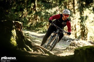 Auf Trails mit sehr ruppigen Sektionen, wo man seine Linien nicht perfekt kennt, liegt der ein oder andere Konkurrent noch etwas satter auf der Piste Auf Trails mit sehr ruppigen Sektionen, wo man seine Linien nicht perfekt kennt, liegt der ein oder andere Konkurrent noch etwas satter auf der Piste