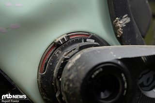 Am Tretlager ist eine Sag-Anzeige angebracht