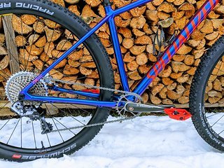 Komplettiert wird der Antrieb mit einer SRAM XX1 11-fach-Schaltgruppe Komplettiert wird der Antrieb mit einer SRAM XX1 11-fach-Schaltgruppe
