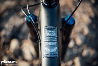 Wie alle aktuellen Transition Bikes setzt auch das Smuggler auf eine Federgabel mit reduziertem Offset, einem langen Reach, kurzen Kettenstreben und einen flachen Lenkwinkel
