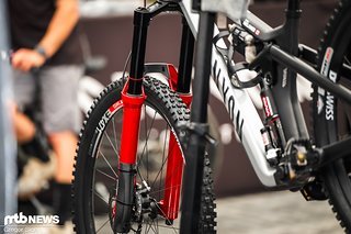 Am Rad von Jesse Melamed war eine neue RockShox Zeb verbaut.