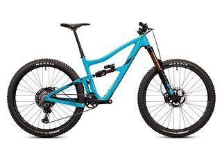 Mehr Vollgas geht fast nicht: Die XTR-Version mit Fox Factory-Fahrwerk und Ibis Carbon-Laufrädern lässt praktisch keine Wünsche offen, sorgt aber auch für Panik im Geldbeutel.