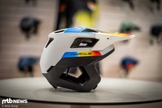 Kenny Rafale im Over-Ear bzw. Jet-Helm-Design für den ambitionierten Enduro oder All Mountain-Betrieb.