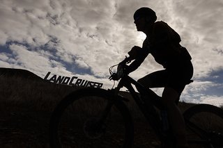 Das war's vom Prolog. Morgen geht's weiter. Dann stehen 96 Kilometer und 2750 Höhenmeter auf dem Programm. Das Cape Epic startet dann so richtig durch! Das war's vom Prolog. Morgen geht's weiter. Dann stehen 96 Kilometer und 2750 Höhenmeter auf dem Programm. Das Cape Epic startet dann so richtig durch!