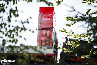 Pünktlich zum A-Training kam dann auch die übliche persönliche Cola-Lieferung für den Specialized-Fotografen Sebastian Schieck.